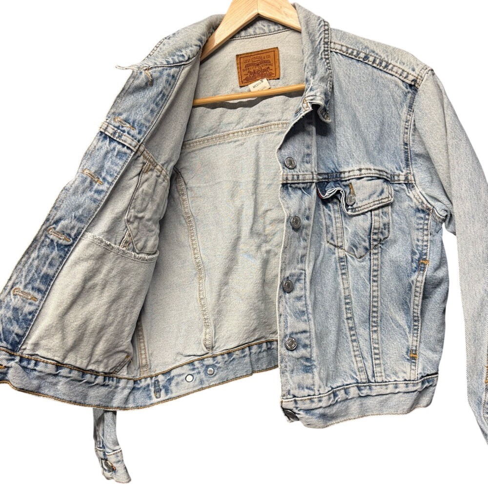 Vintage Levis Denim Trucker Jacket Light Wash Made in USA Mens Medium - Picture 3 of 12